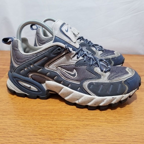 nike air hiking shoes